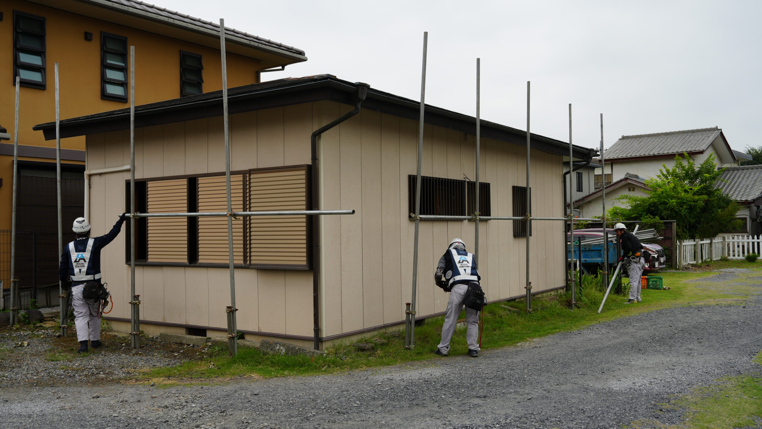 木造解体　足場　養生シート　設置