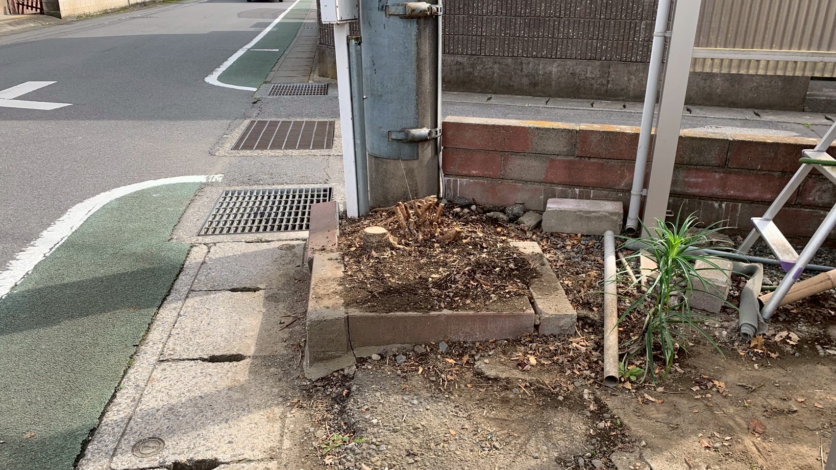 砕石敷設工事／コンクリート撤去／残土掘削撤去／伐根作業＠栃木県小山市