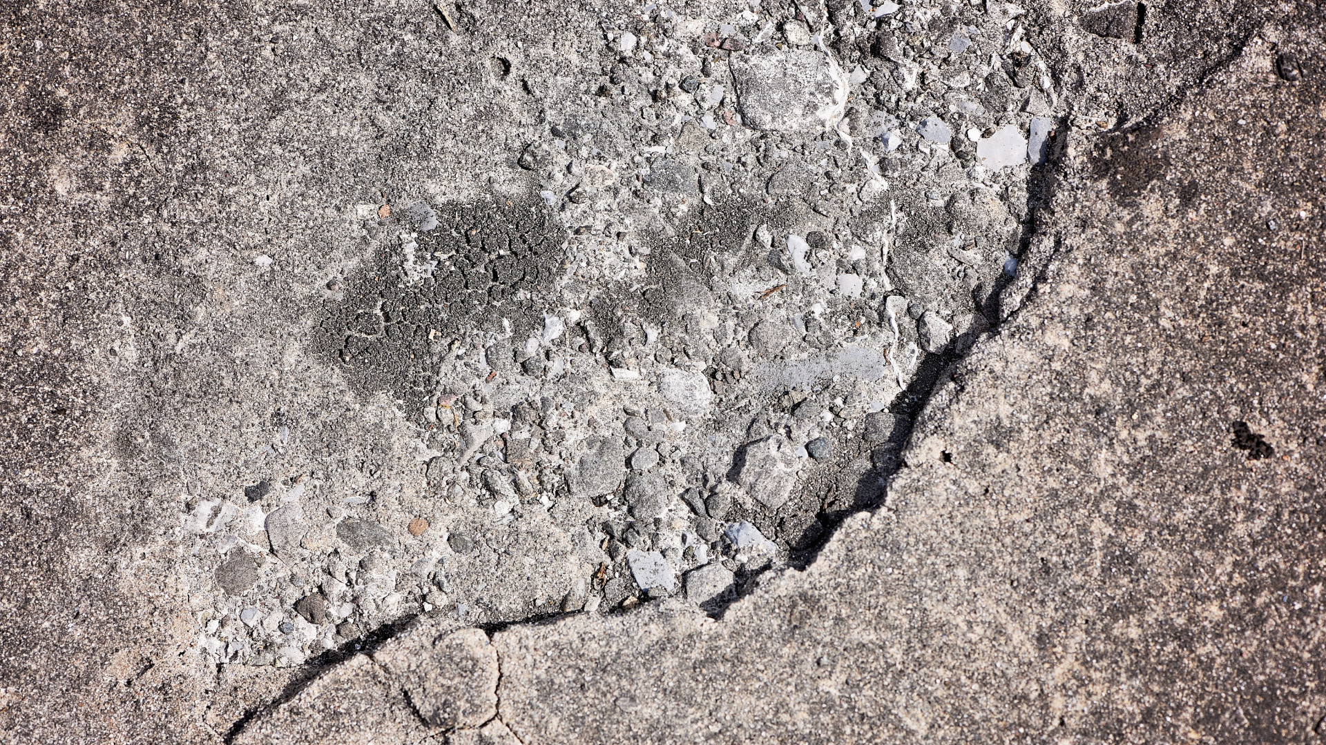 インターロッキング　ひび割れ