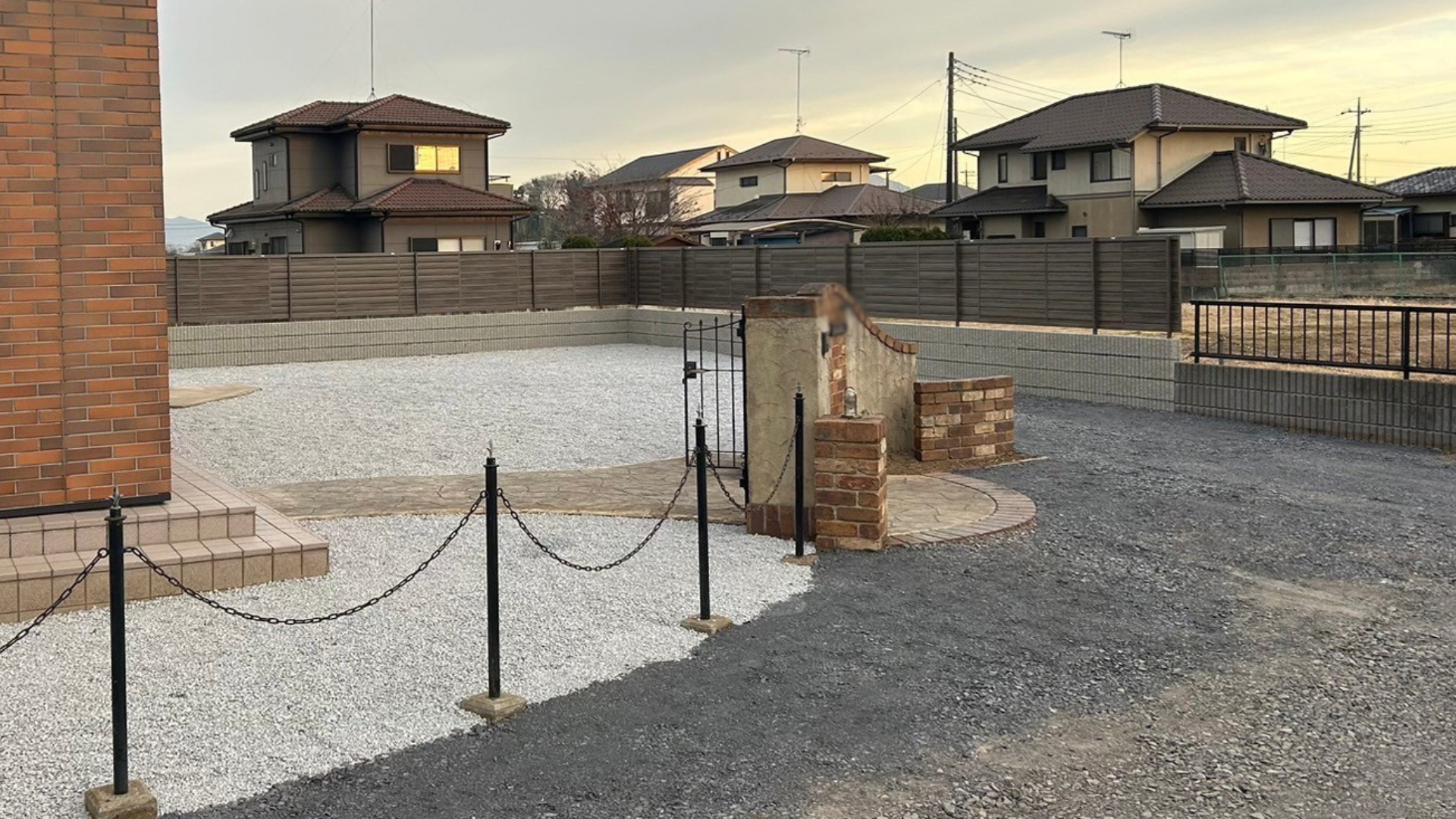 防犯性　外構工事　　庭・照明 