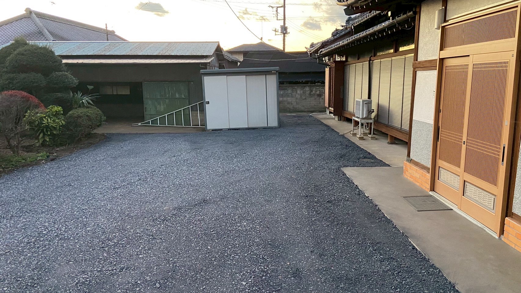 砕石敷設工事/伐採・伐根工事/土間コンクリート補修工事 @栃木県小山市