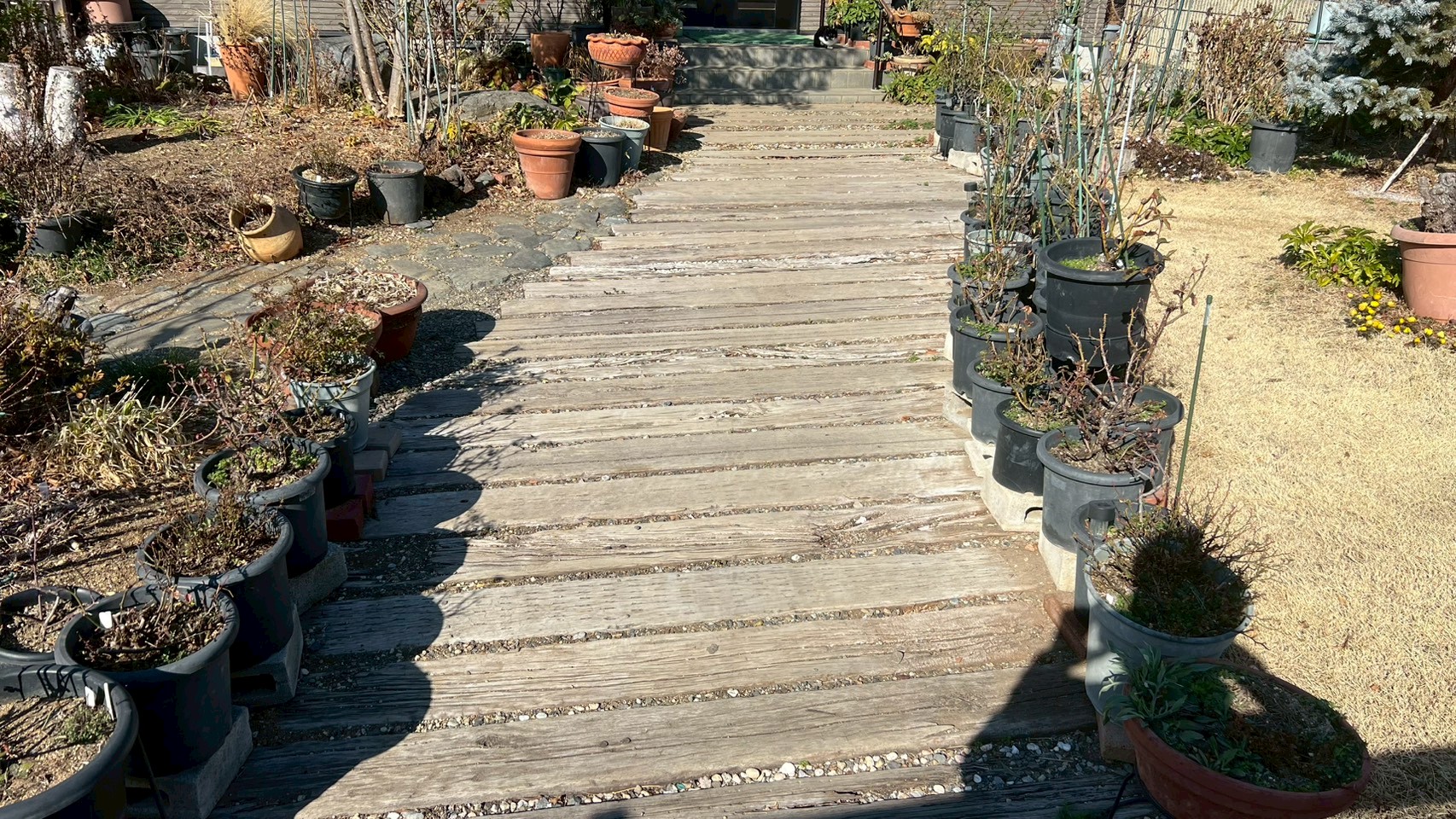 芝剥がし／整地工事／防草シート・砕石・レンガ敷設工事＠栃木県佐野市