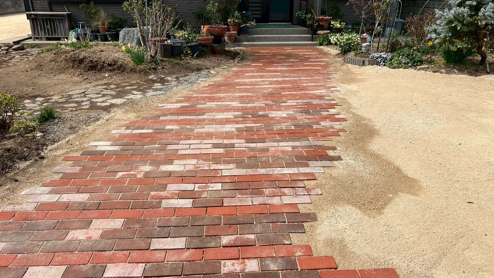 芝剥がし／整地工事／防草シート・砕石・レンガ敷設工事＠栃木県佐野市