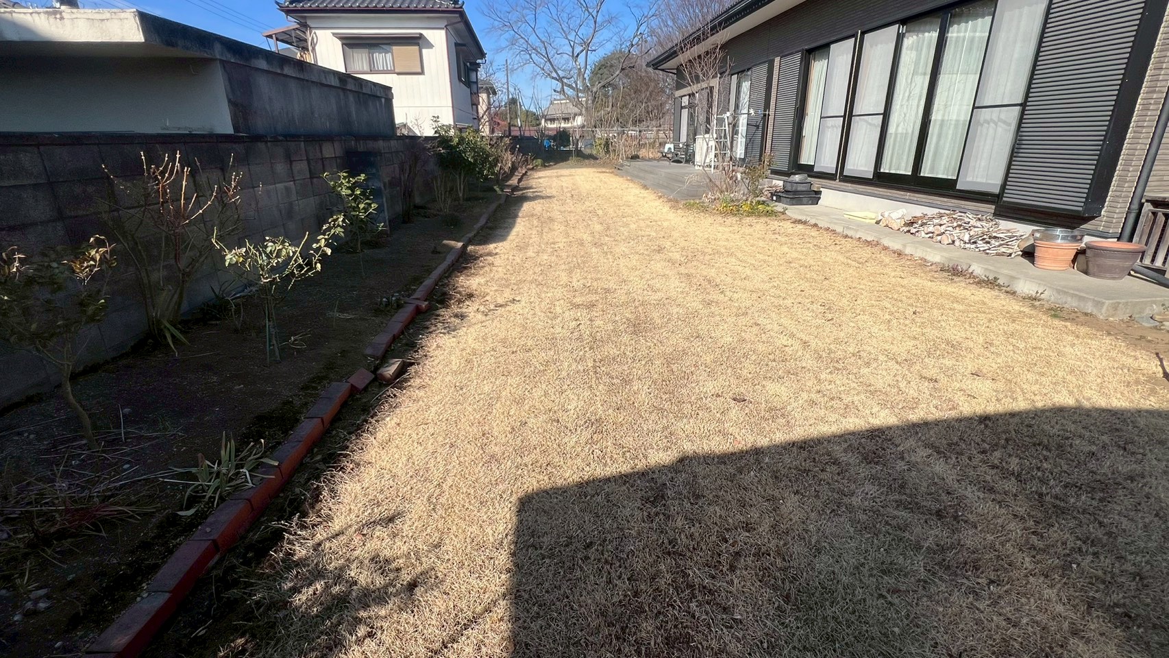 芝剥がし／整地工事／防草シート・砕石・レンガ敷設工事＠栃木県佐野市