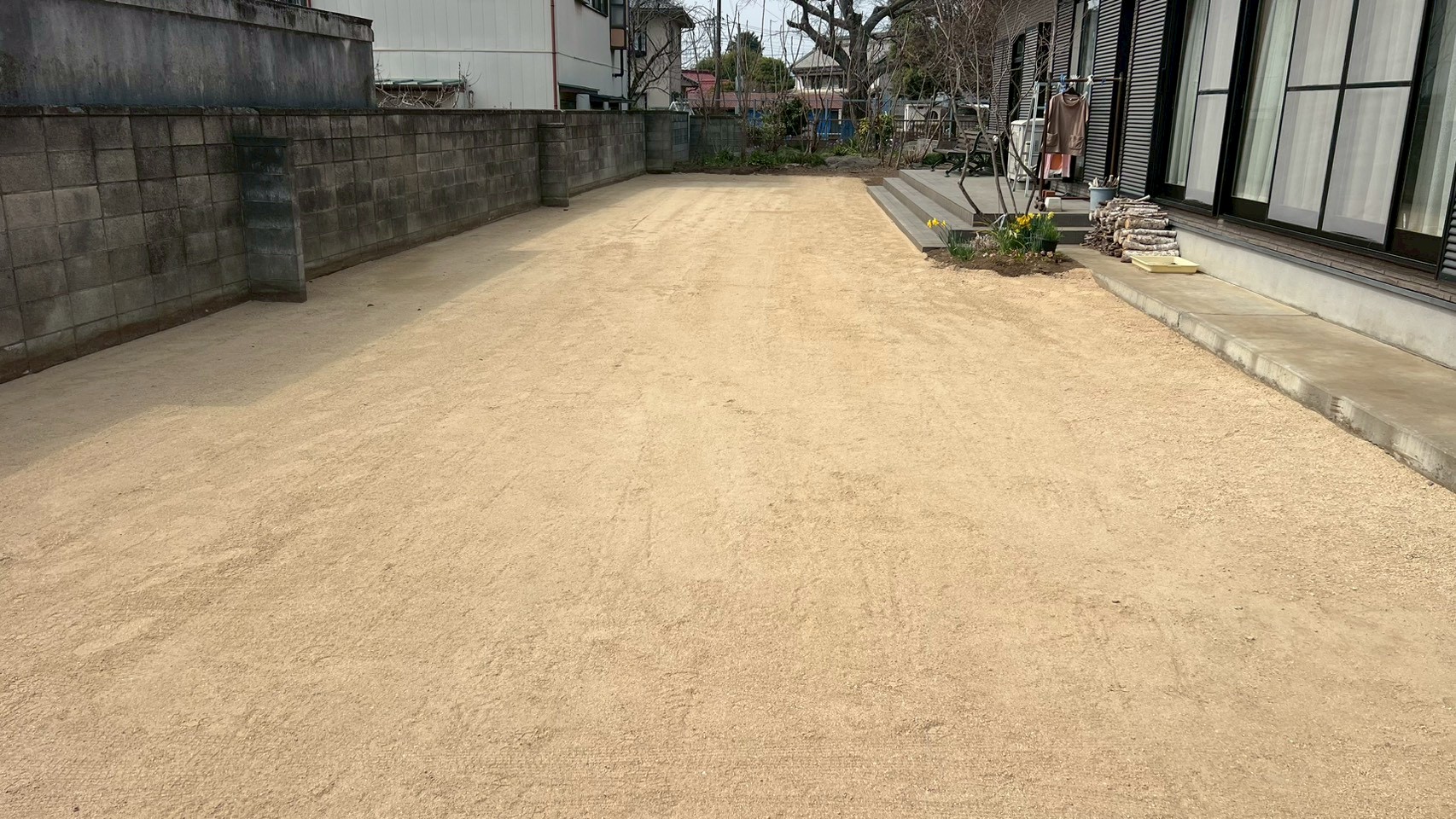 芝剥がし／整地工事／防草シート・砕石・レンガ敷設工事＠栃木県佐野市