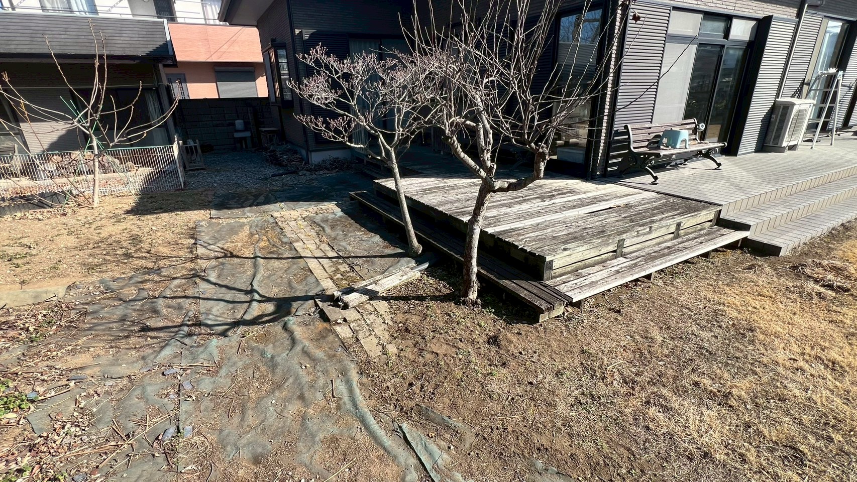 芝剥がし／整地工事／防草シート・砕石・レンガ敷設工事＠栃木県佐野市