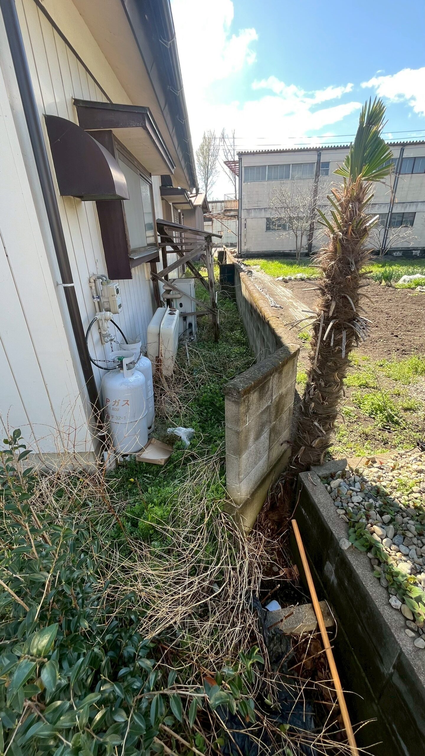 樹木伐採・伐根工事／除草工事／砕石敷設工事@栃木県栃木市