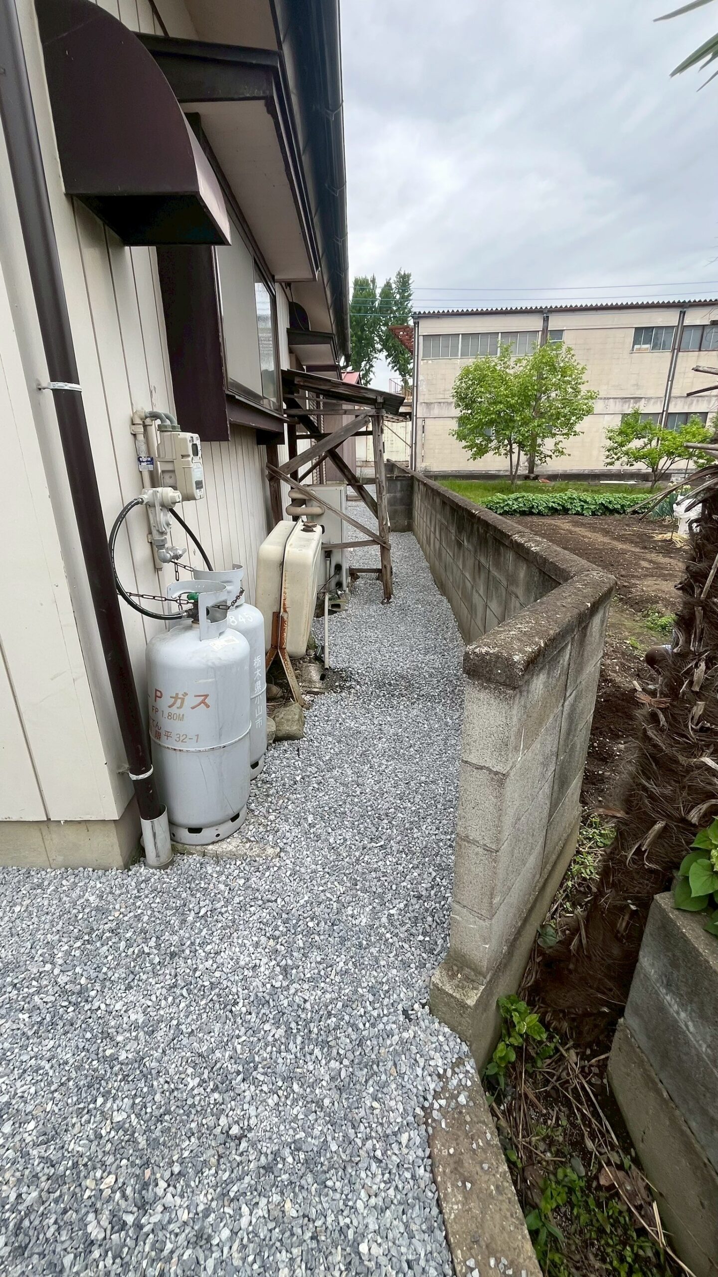 樹木伐採・伐根工事／除草工事／砕石敷設工事@栃木県栃木市