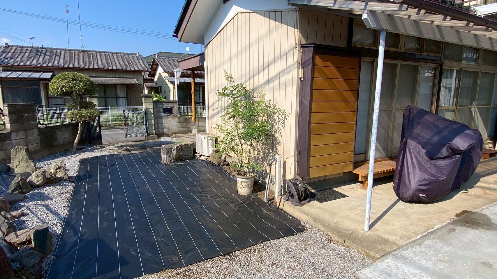 除草・剪定／ボイラー室解体／土間コンクリート新設／防草シート敷設／伸縮門扉新設@栃木県小山市
