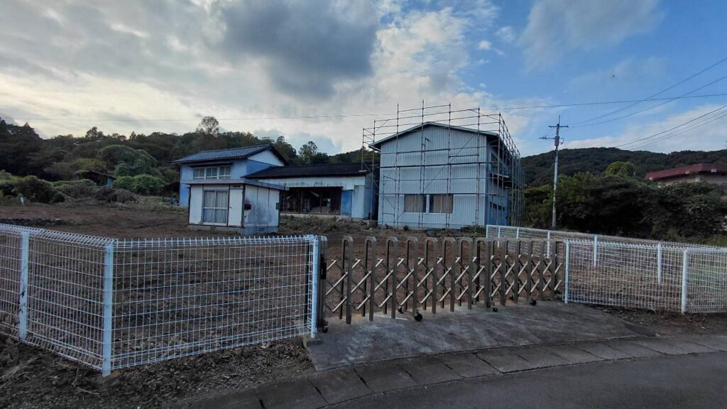 群馬県太田市で草刈りや小屋の蔦取りと樹木伐採を行った施工後の敷地